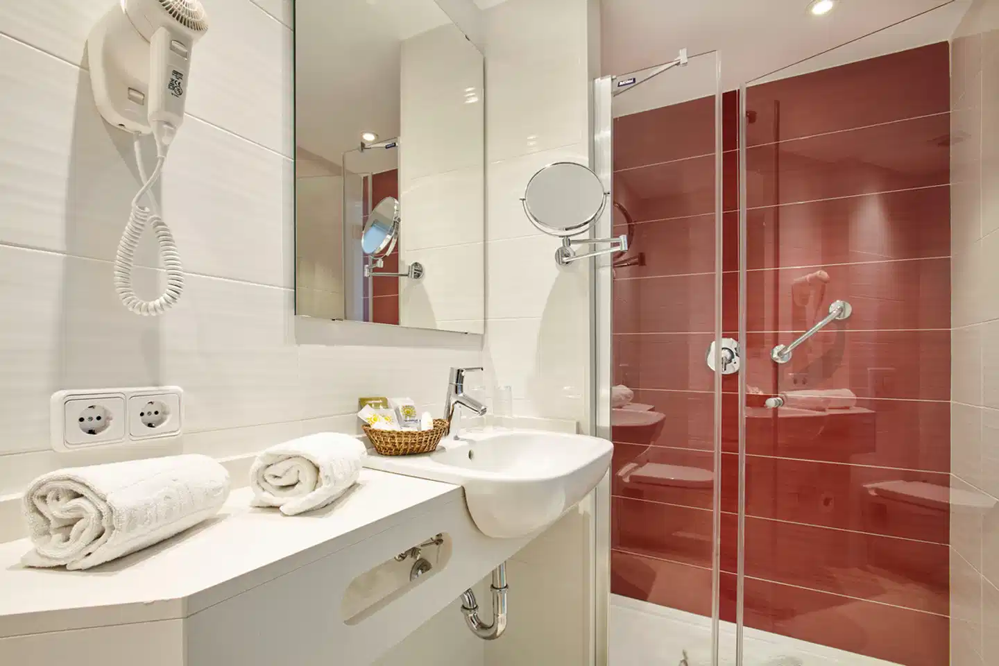 Universal Hotel Perla Badezimmer