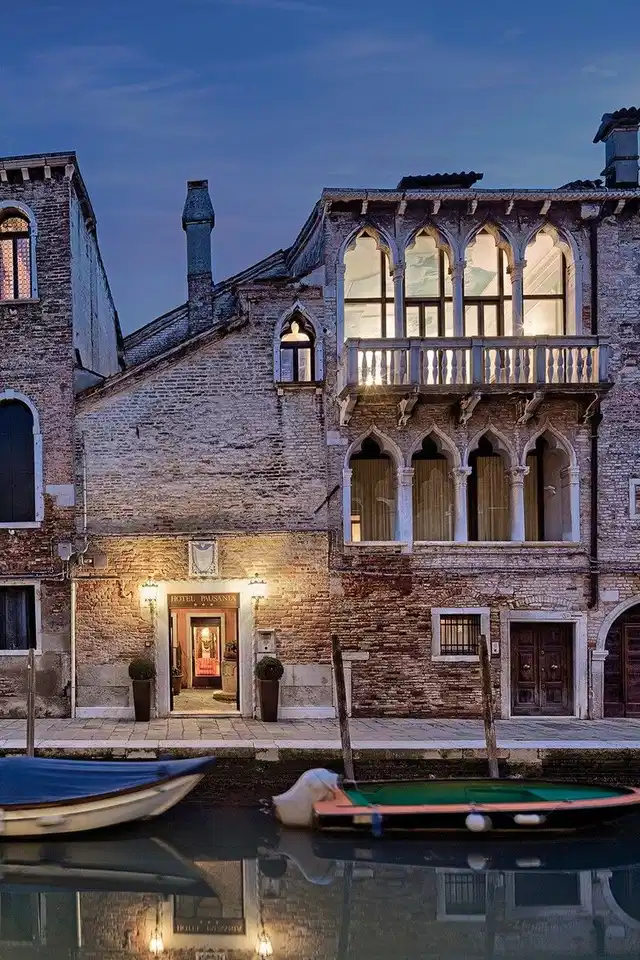 Hotel Pausania Aussenansicht