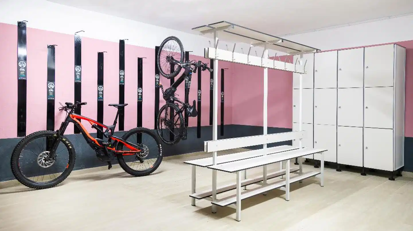 Flor Los Almendros Sport und Entertainment