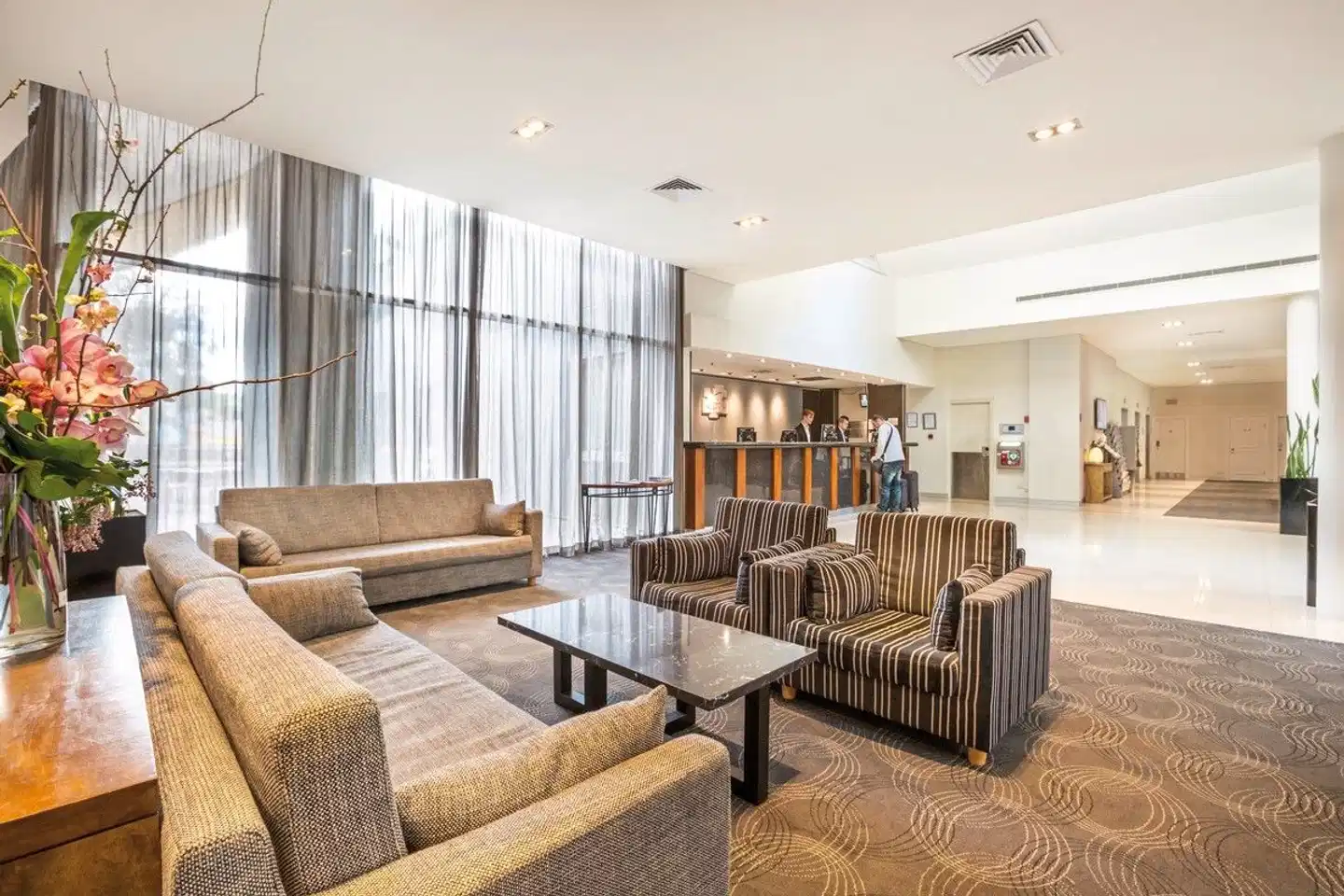 Holiday Inn Potts Point Lobby