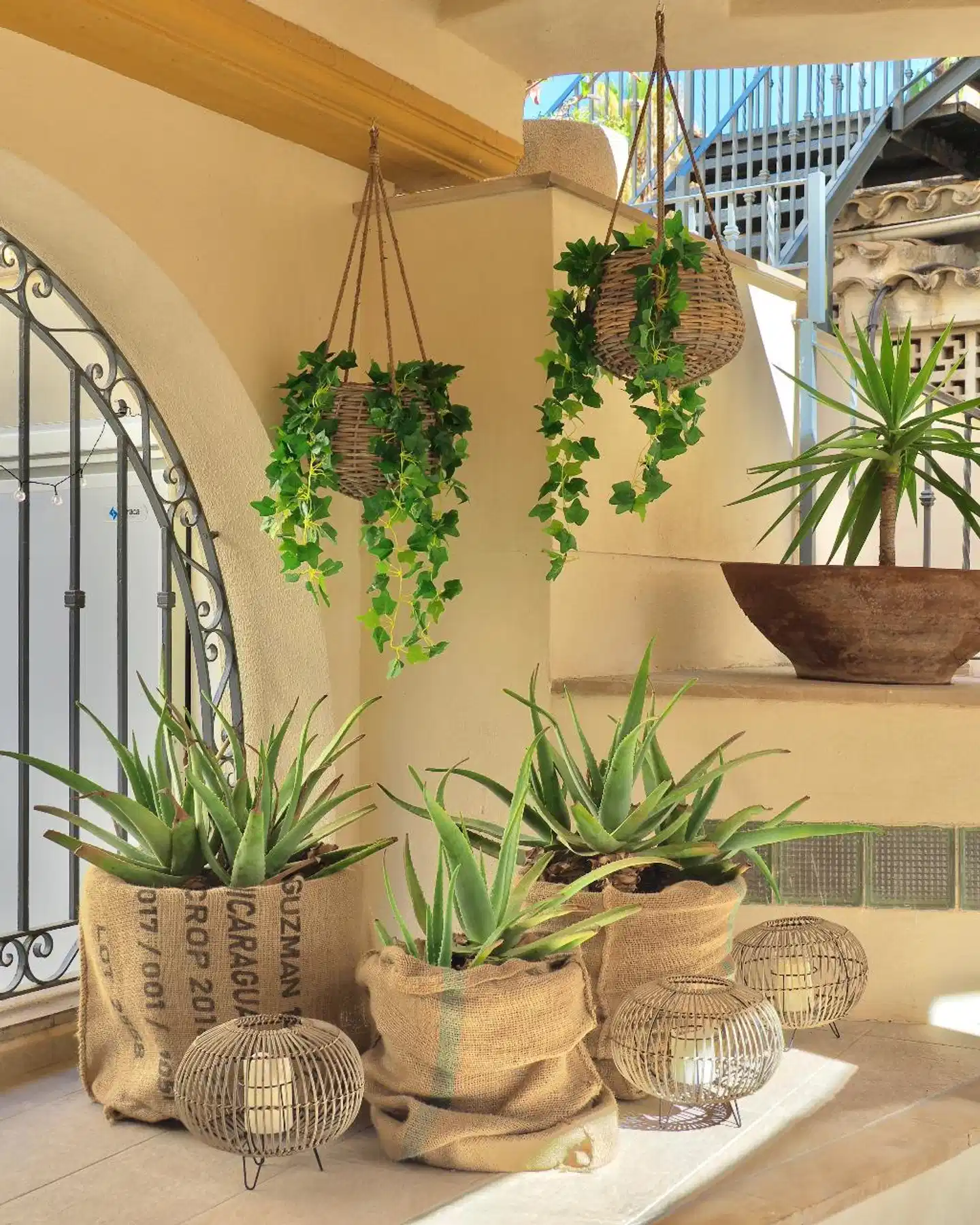 Flor Los Almendros Lobby