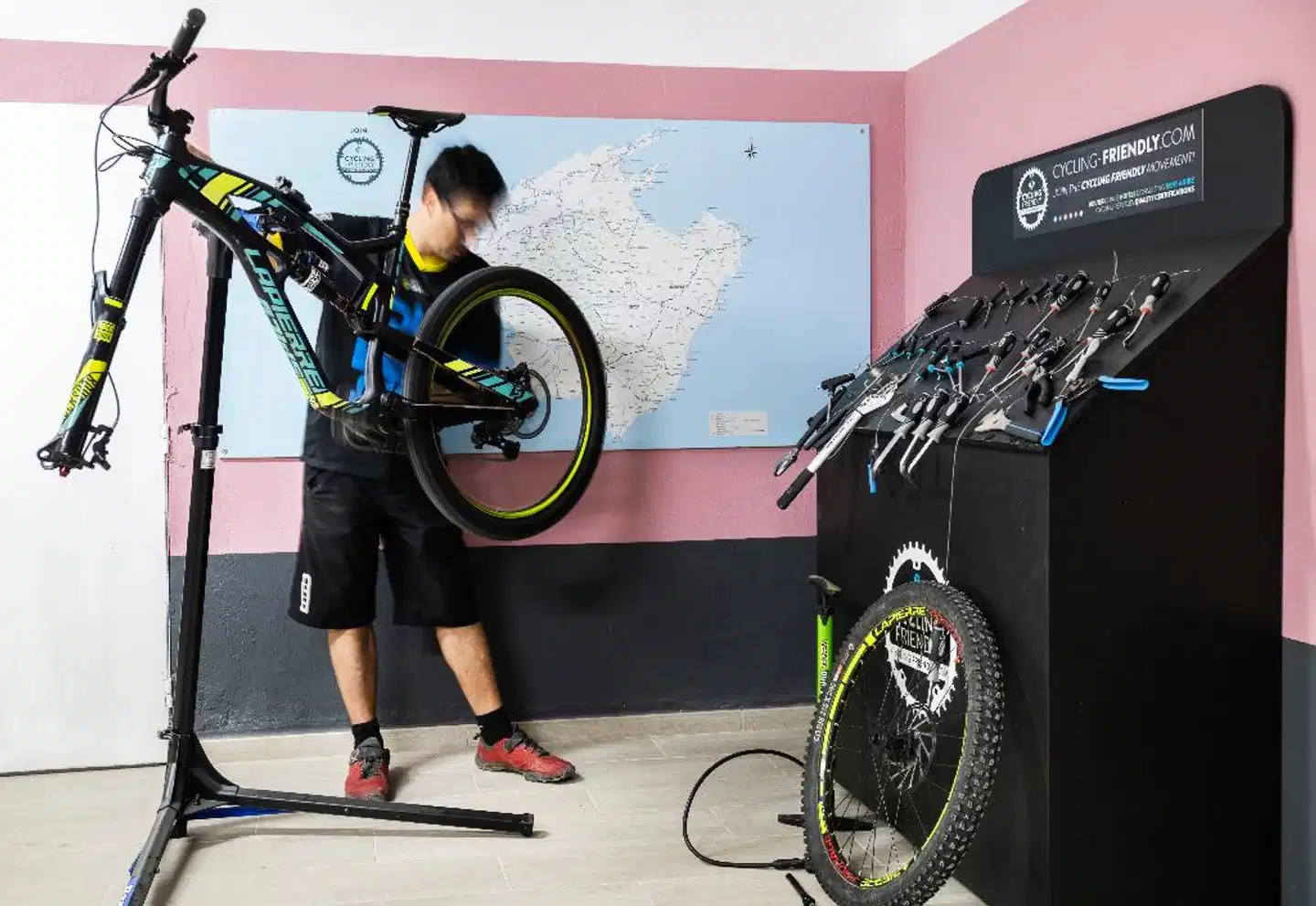 Flor Los Almendros Sport und Entertainment