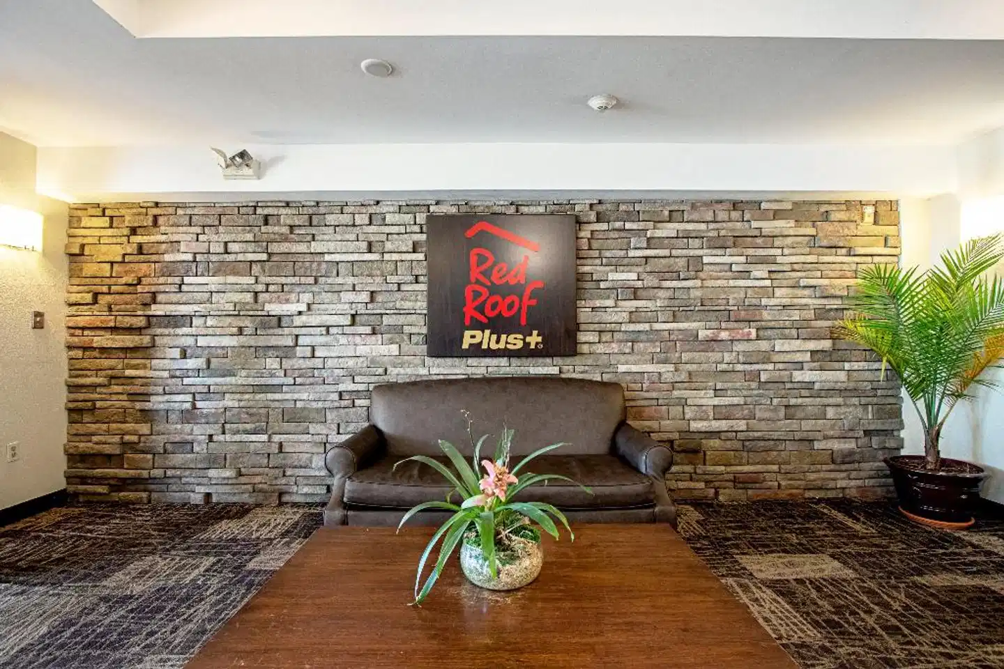 Red Roof Plus Miami Airport Lobby