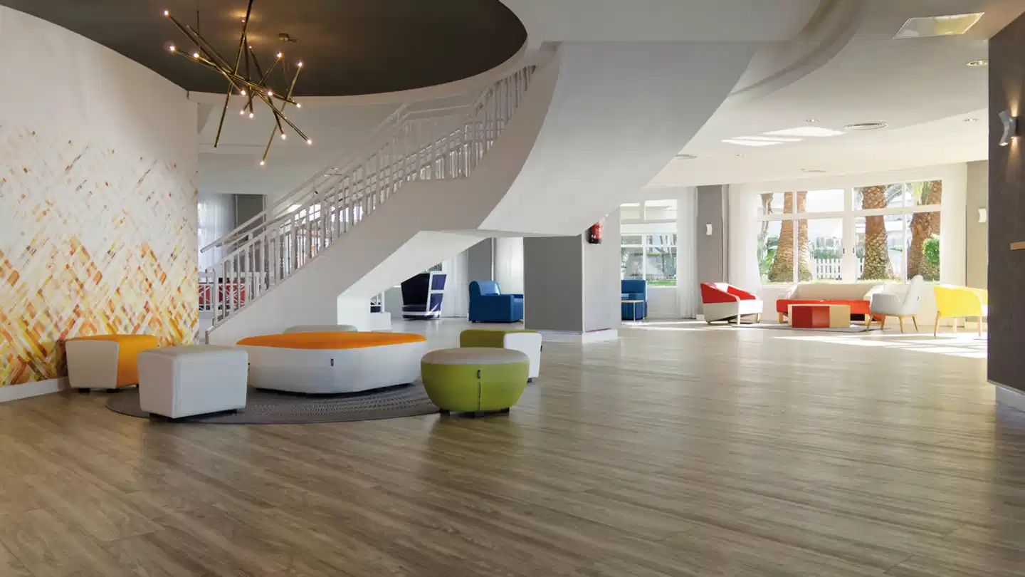 Servatur Waikiki Lobby