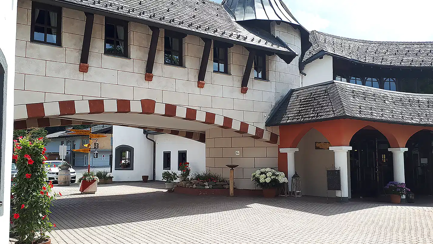 Family Hotel Schloss Rosenegg Aussenansicht