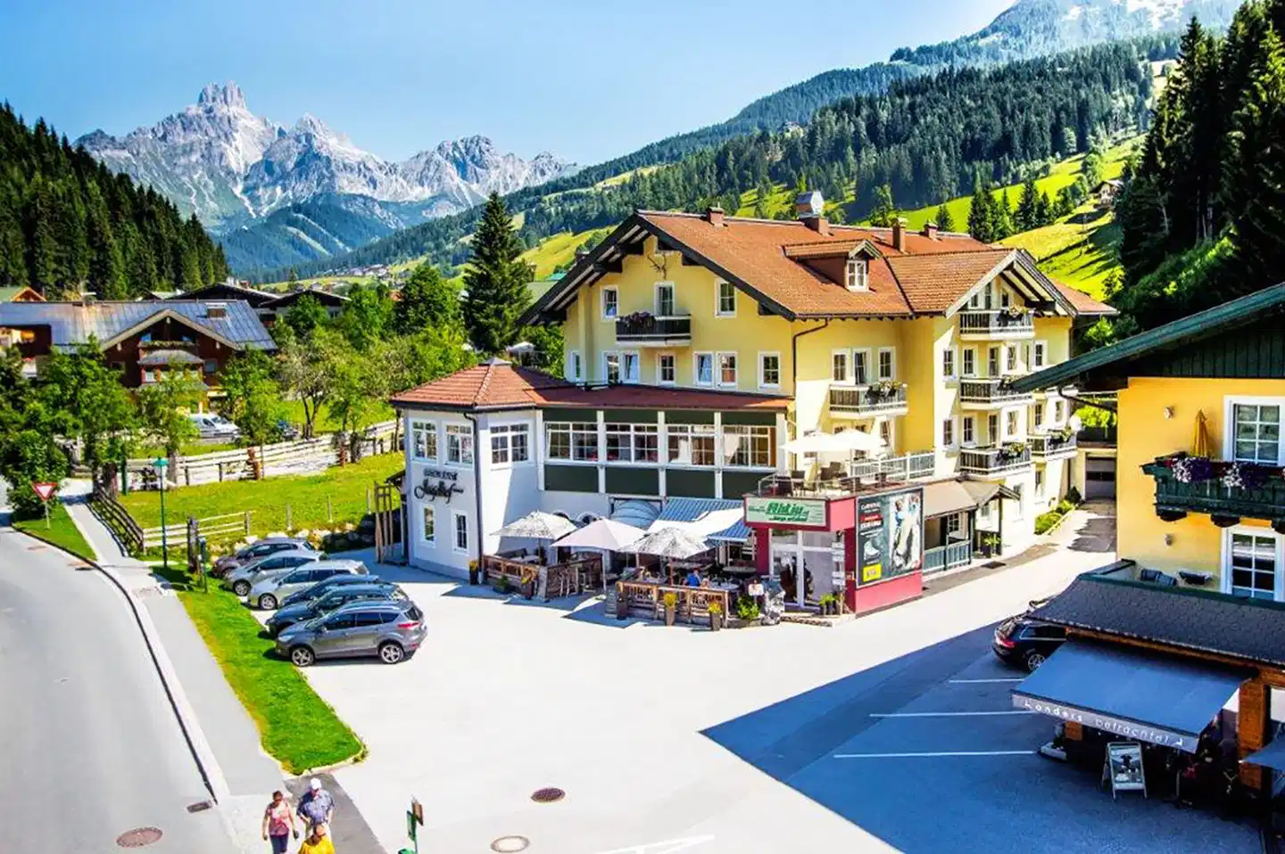 Jagdhof Aussenansicht