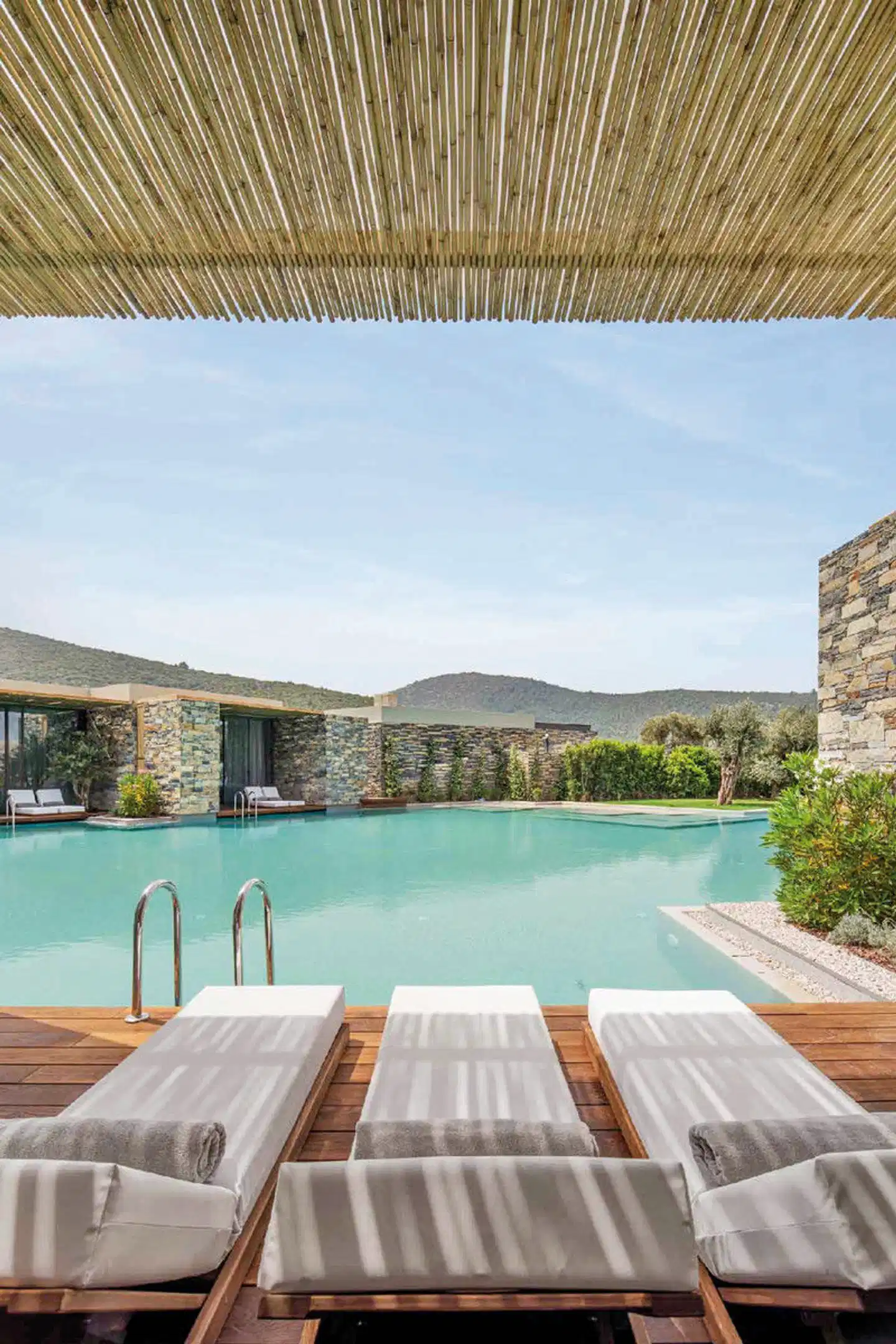 Voyage Torba Pool