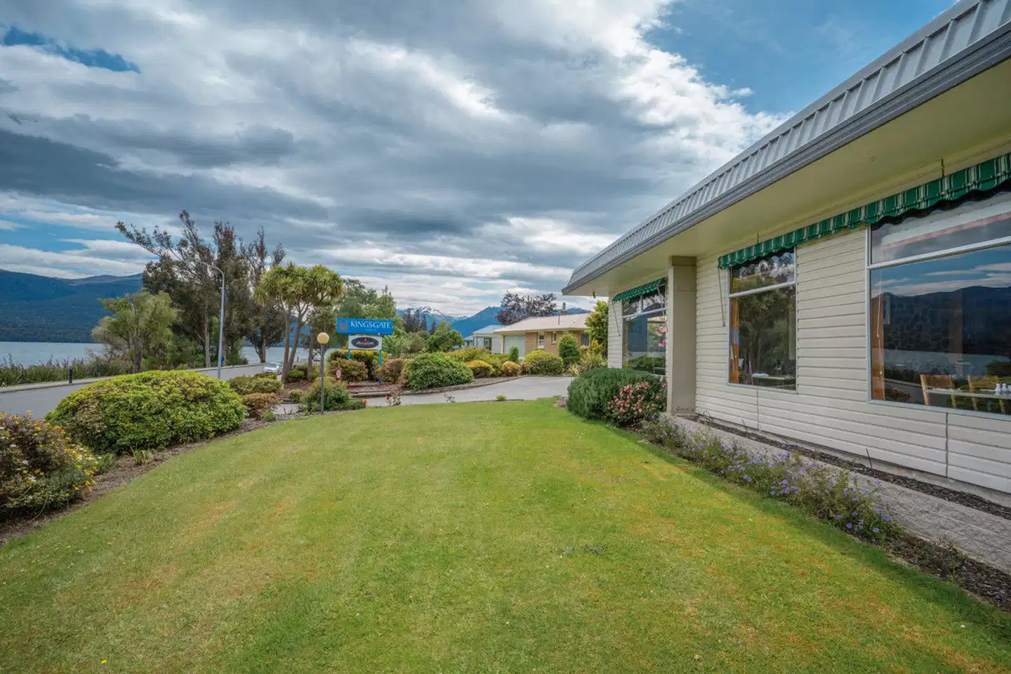 Kingsgate Hotel Te Anau Aussenansicht