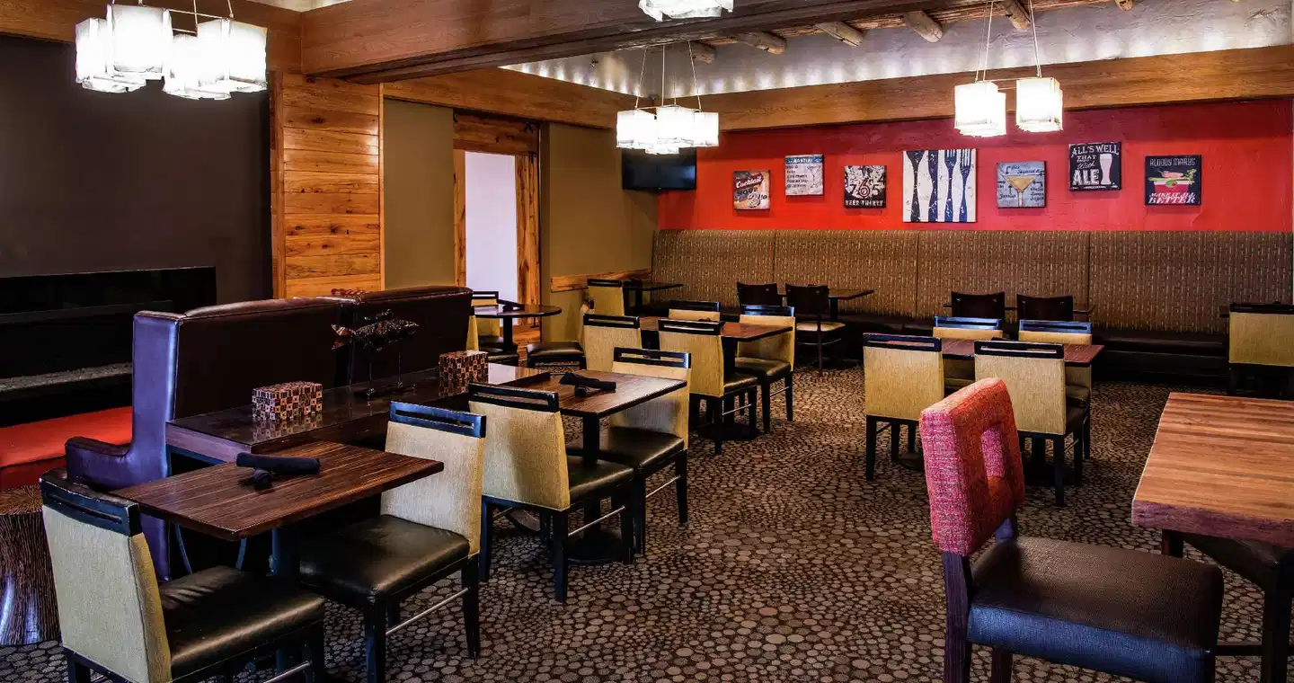 DoubleTree by Hilton Hotel Portland Bar