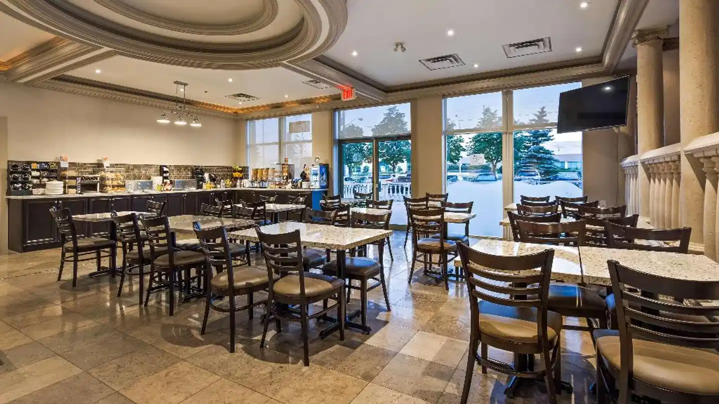 Best Western Plus Travel Hotel Toronto Airport Restaurant