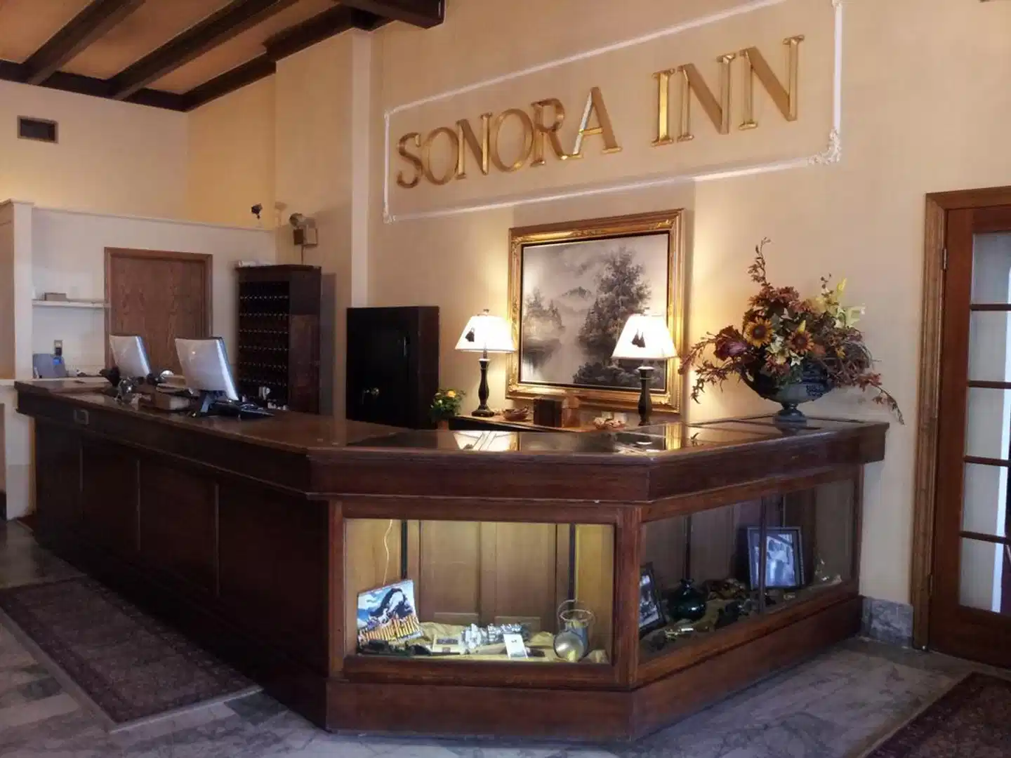 Sonora Inn Lobby