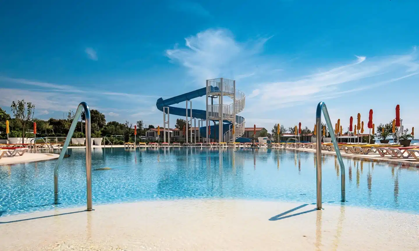 Arena Grand Kazela Pool