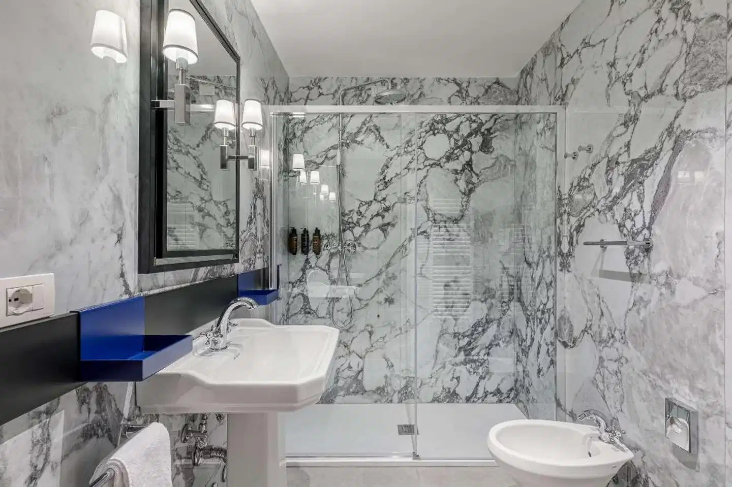 Room Mate Luca Badezimmer