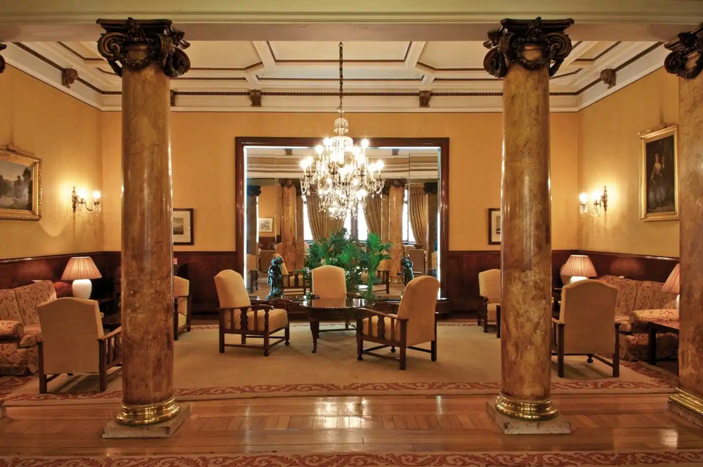 Grande Hotel do Porto Lobby