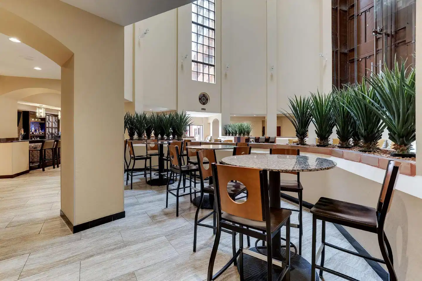 Drury Inn & Suites Phoenix Airport Bar