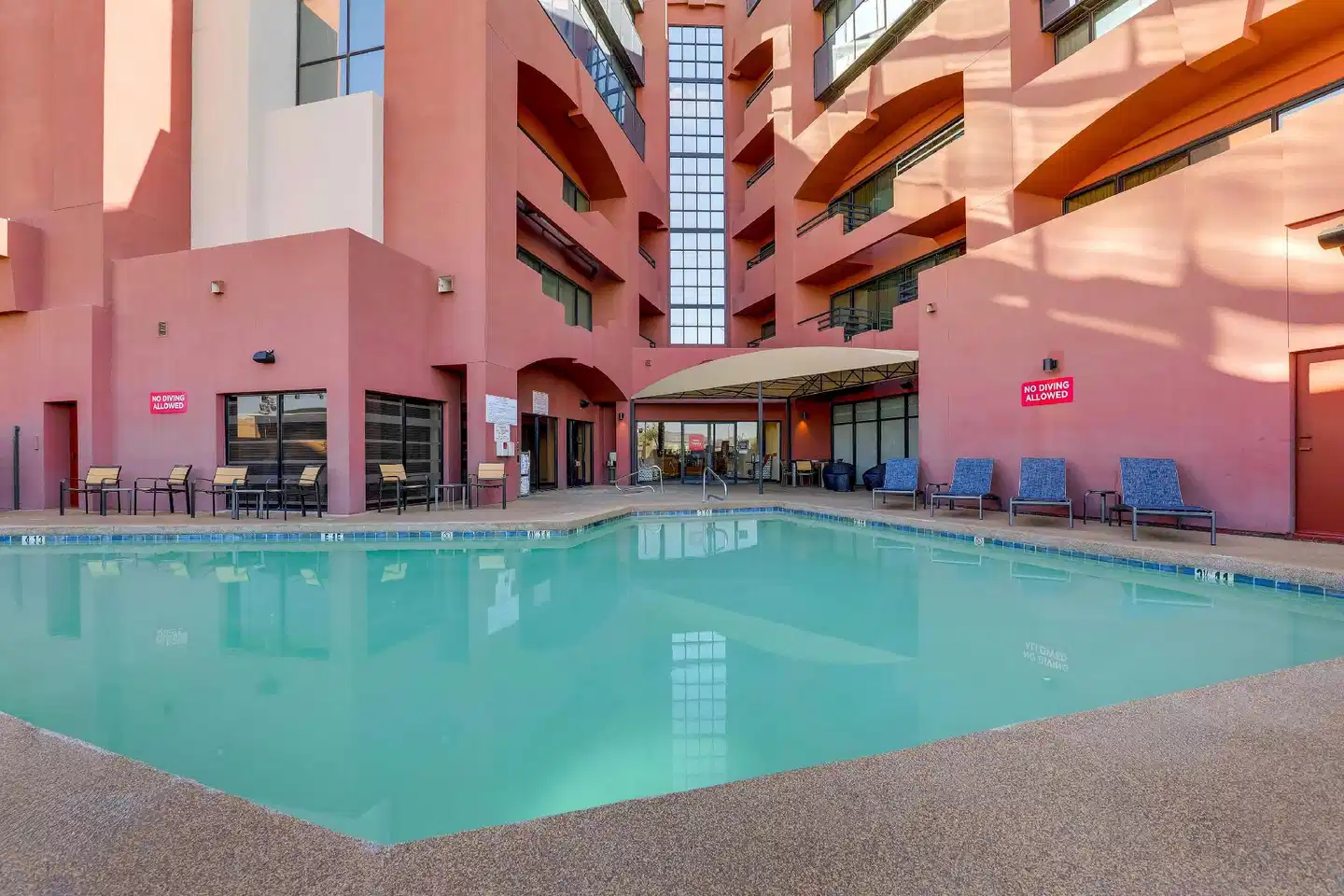 Drury Inn & Suites Phoenix Airport Pool