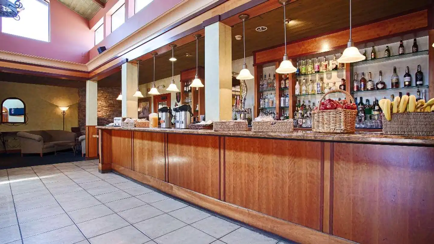 SFO Airport Hotel, El Rancho Inn Signature Collection Bar