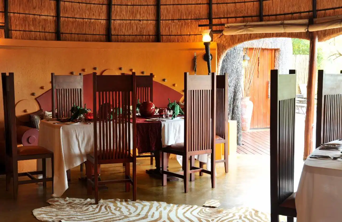 Hoyo Hoyo Safari Lodge Lobby