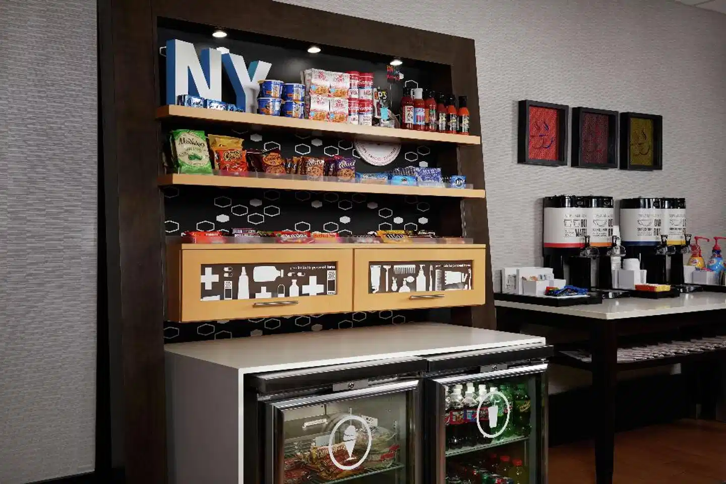 Hampton Inn Niagara Falls Bar