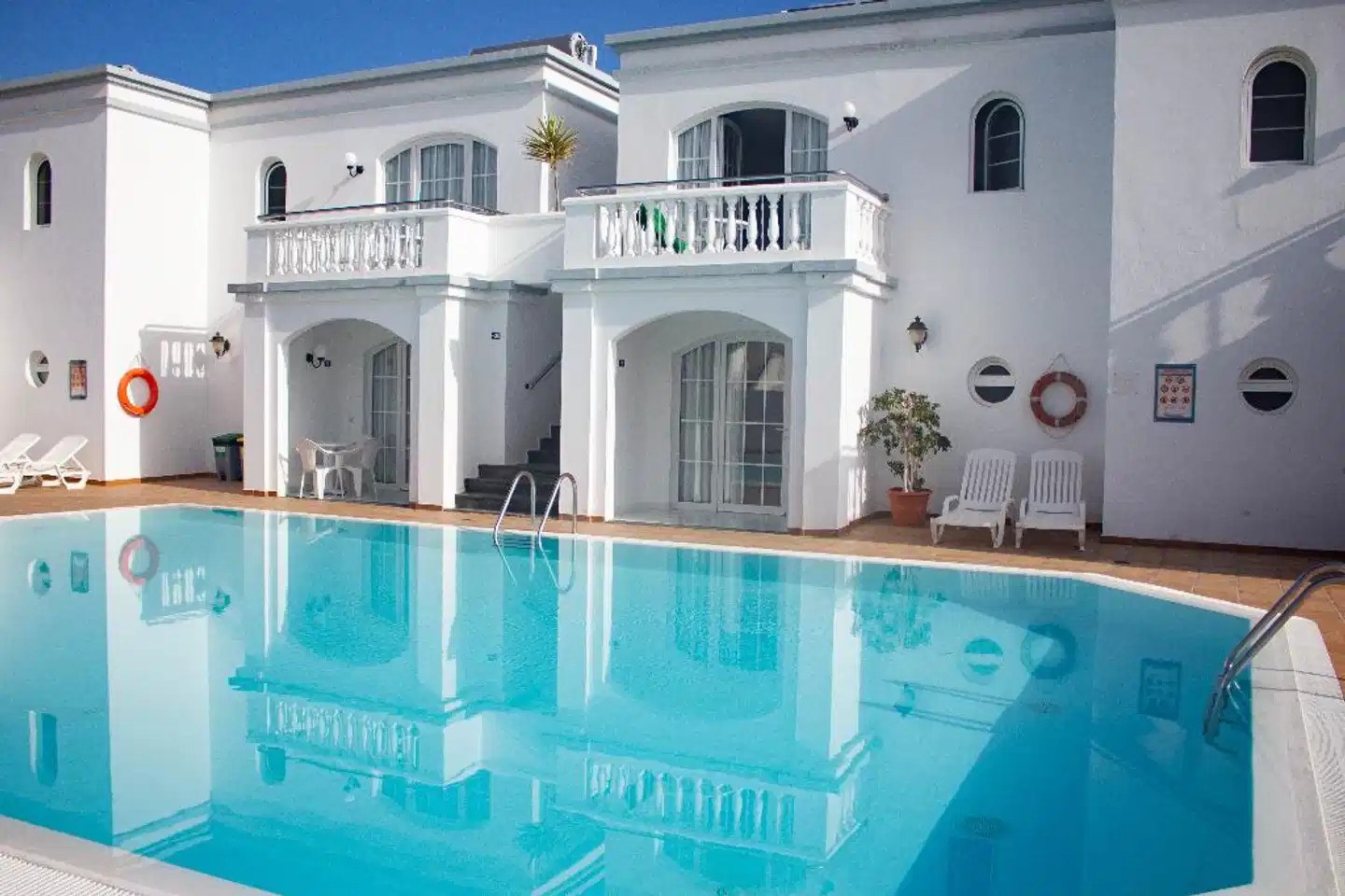 Apartamentos Corona Mar Pool