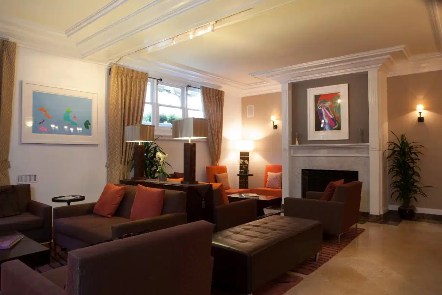 Executive Hotel Vintage Court Lobby