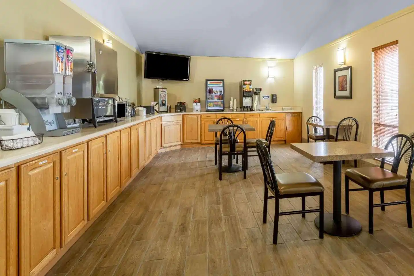 Super 8 by Wyndham Cheyenne WY Bar