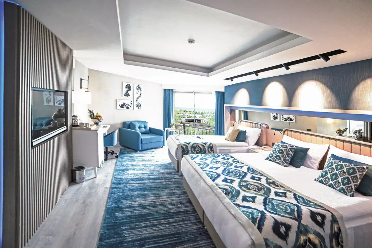 Royal Wings Hotel Hallenbad