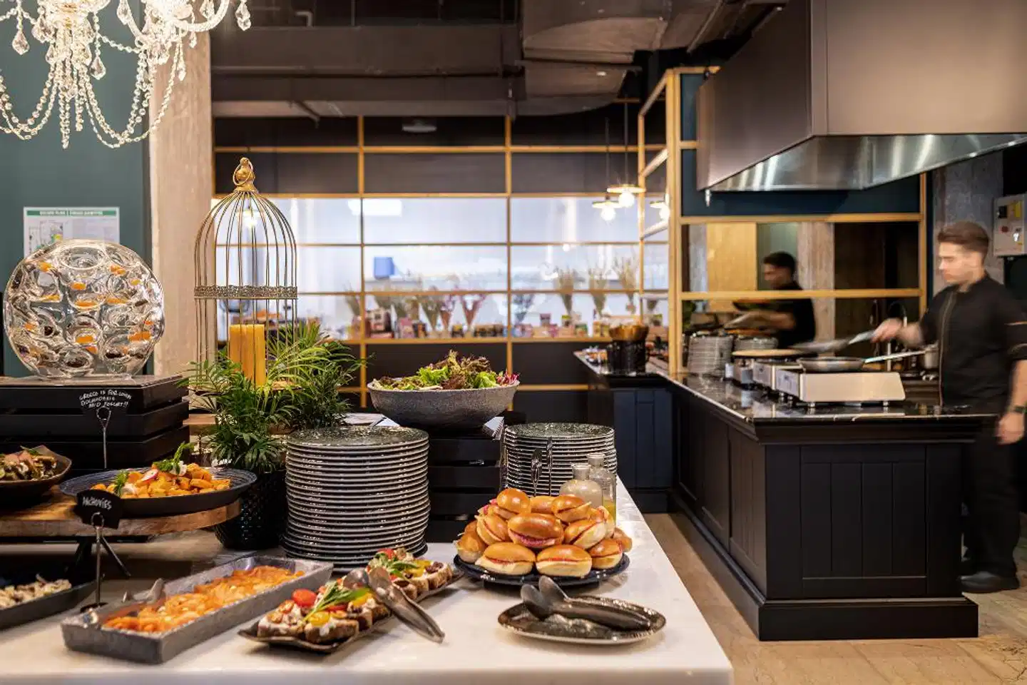 Skylark, Aluma Hotel & Resort Restaurant