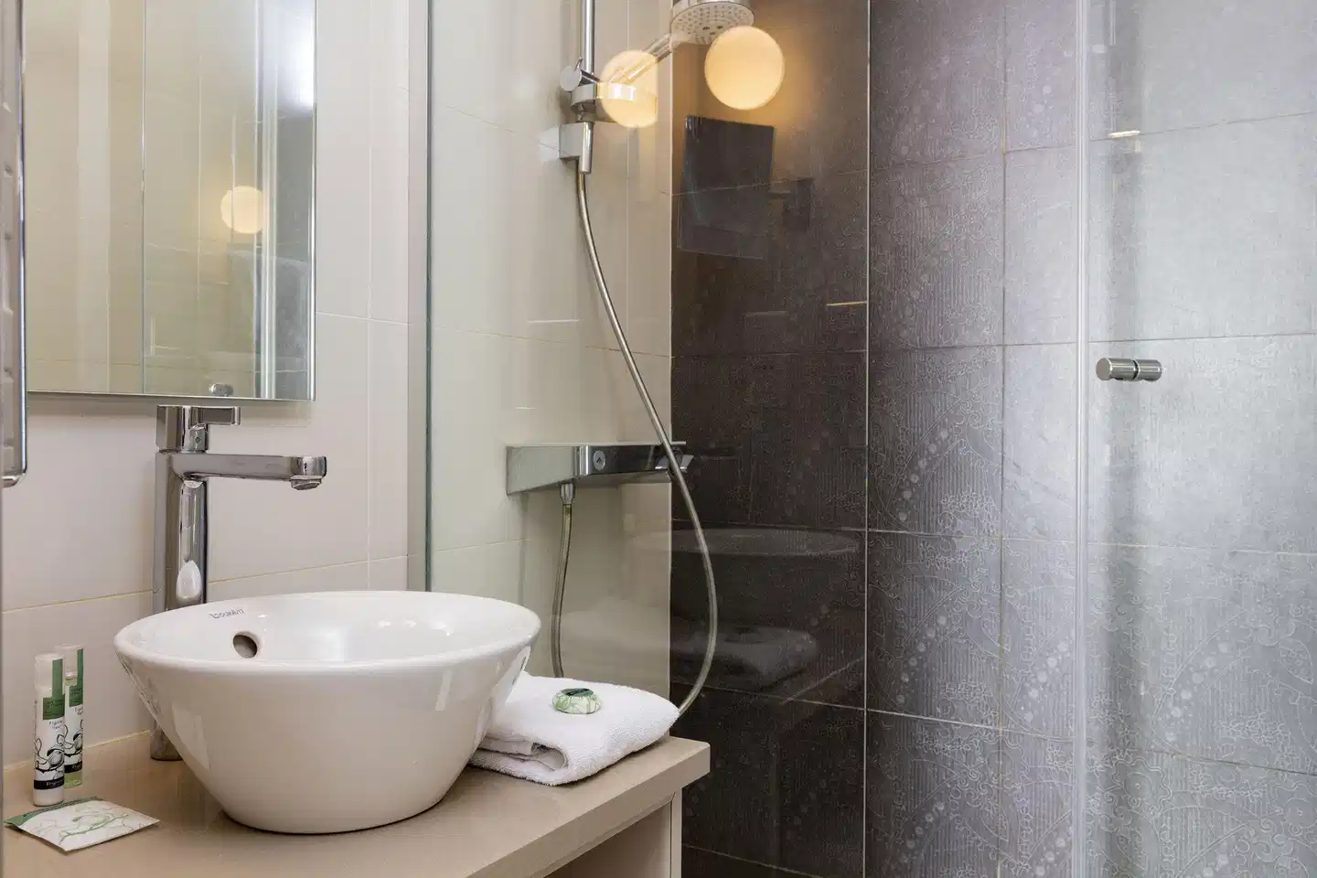 Yllen Eiffel Badezimmer