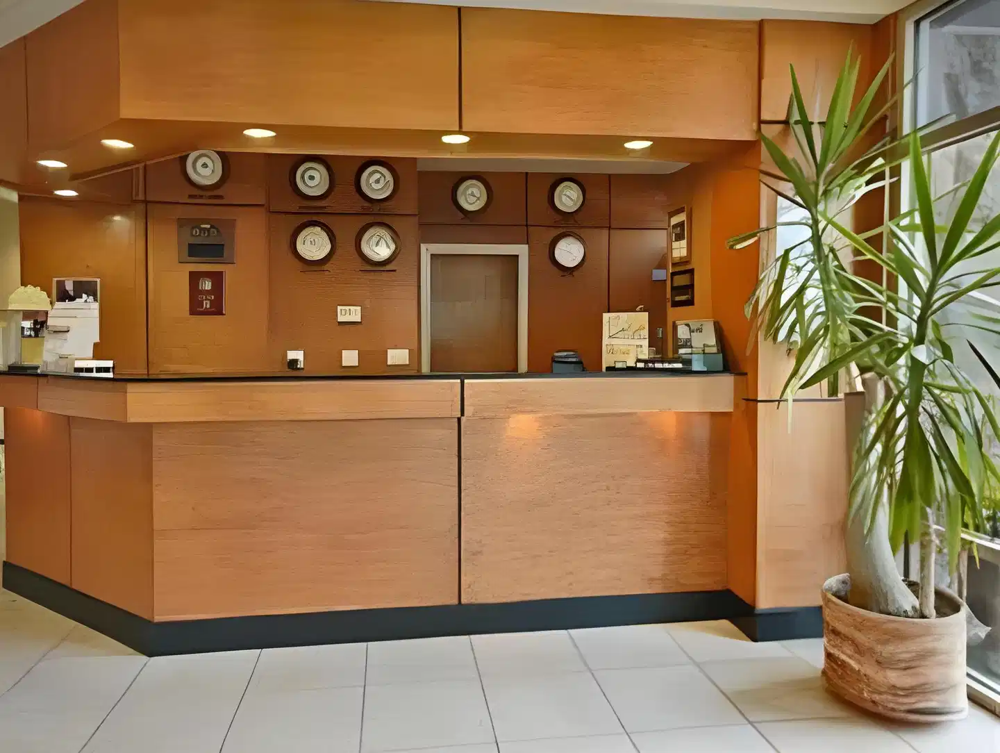Days Inn by Wyndham Vancouver Airport Lobby