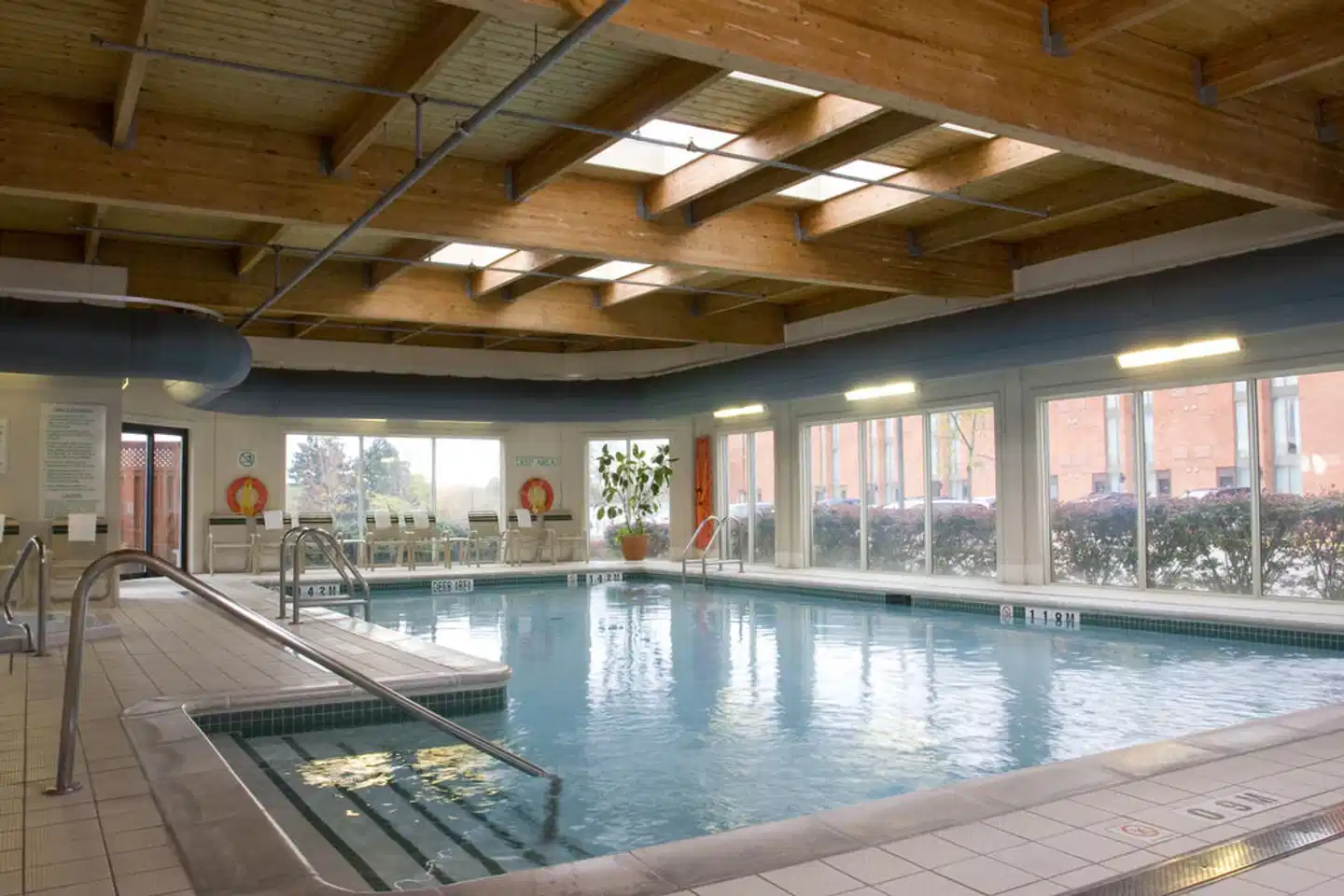 Carlingview Toronto Airport Hallenbad