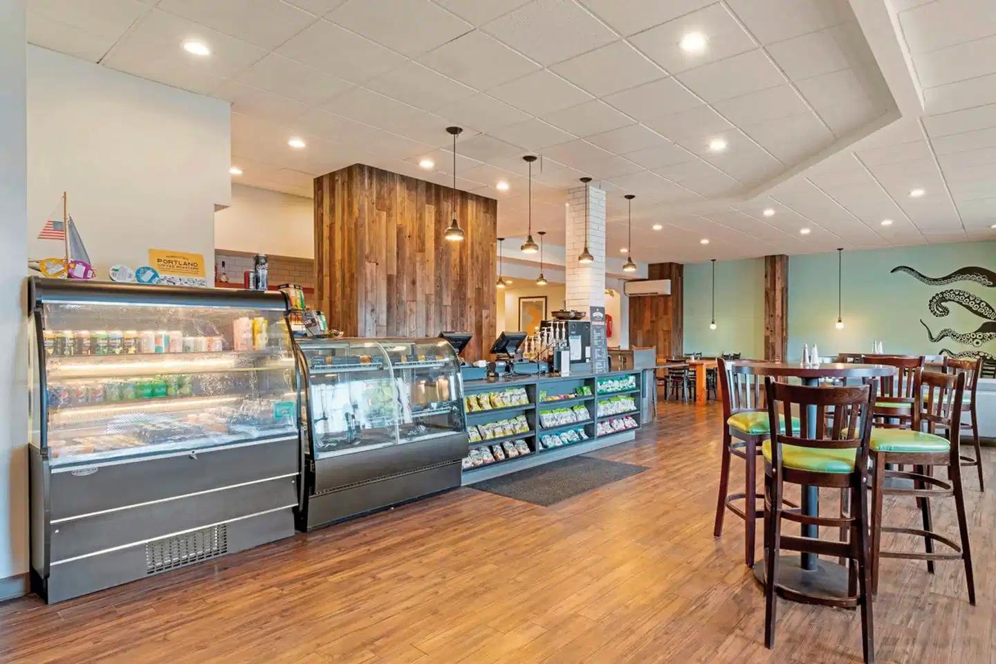 Best Western Plus Ocean View Resort Bar