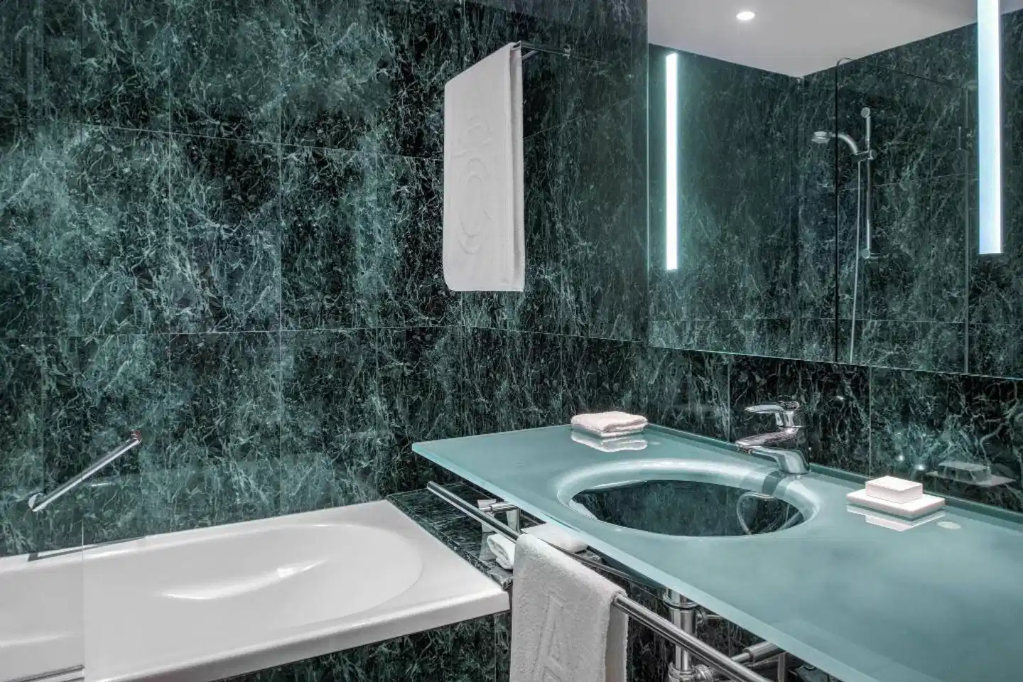 AC Hotel by Marriott Tarragona Badezimmer