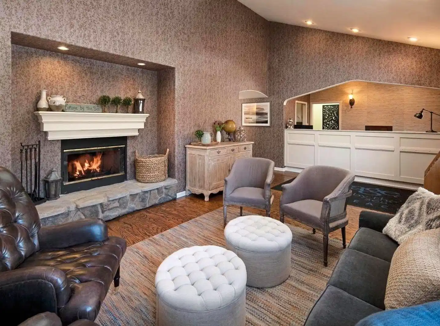 Cottage Inn by the Sea Lobby