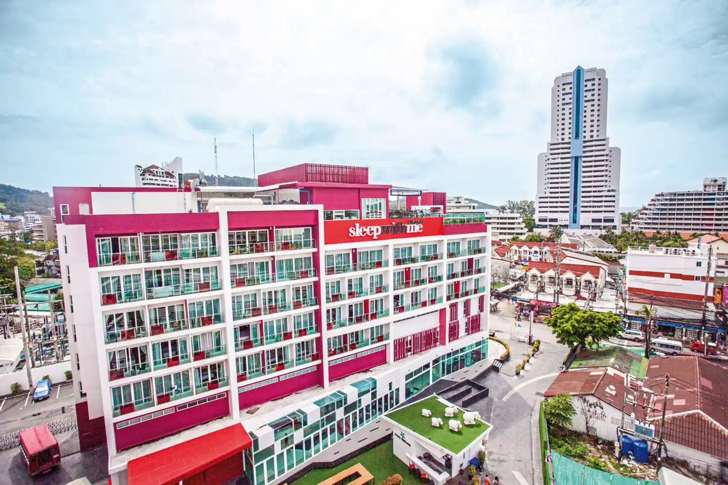 Sleep With Me Design Hotel @ Patong Aussenansicht