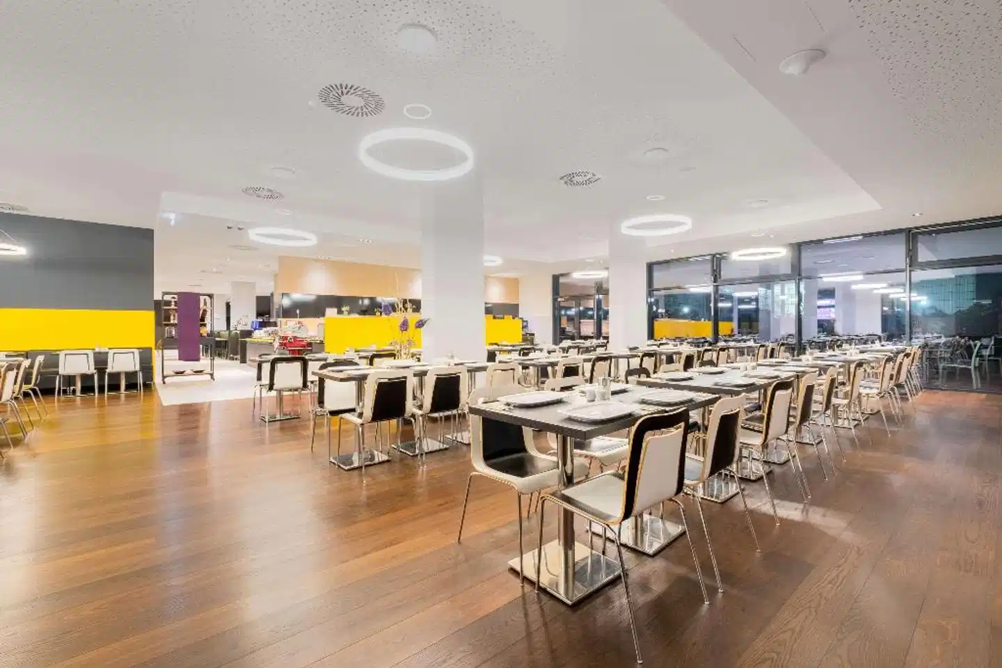 Leonardo Hotel Vienna Hauptbahnhof Bar