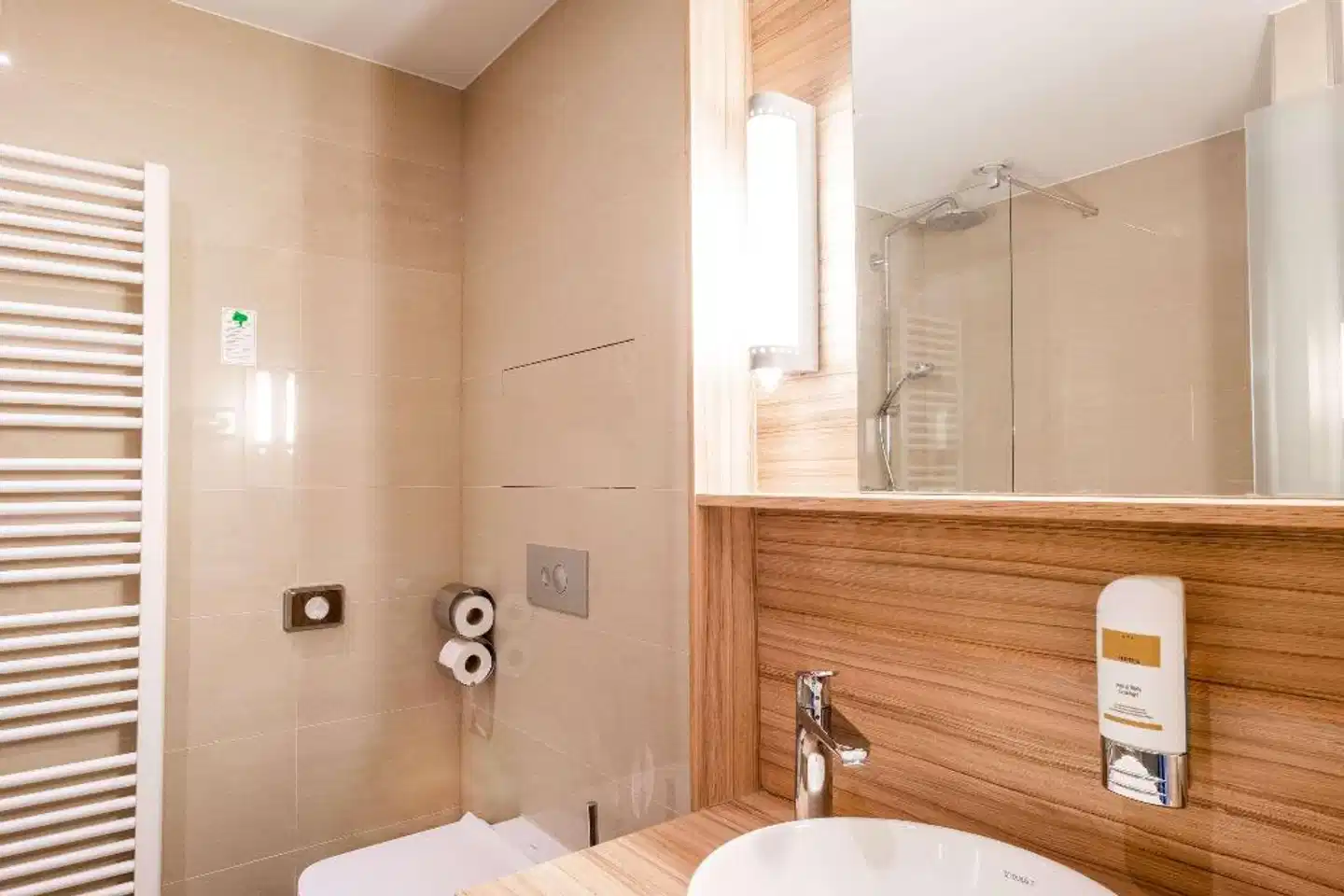 Star G Hotel Premium Dresden Altmarkt Badezimmer