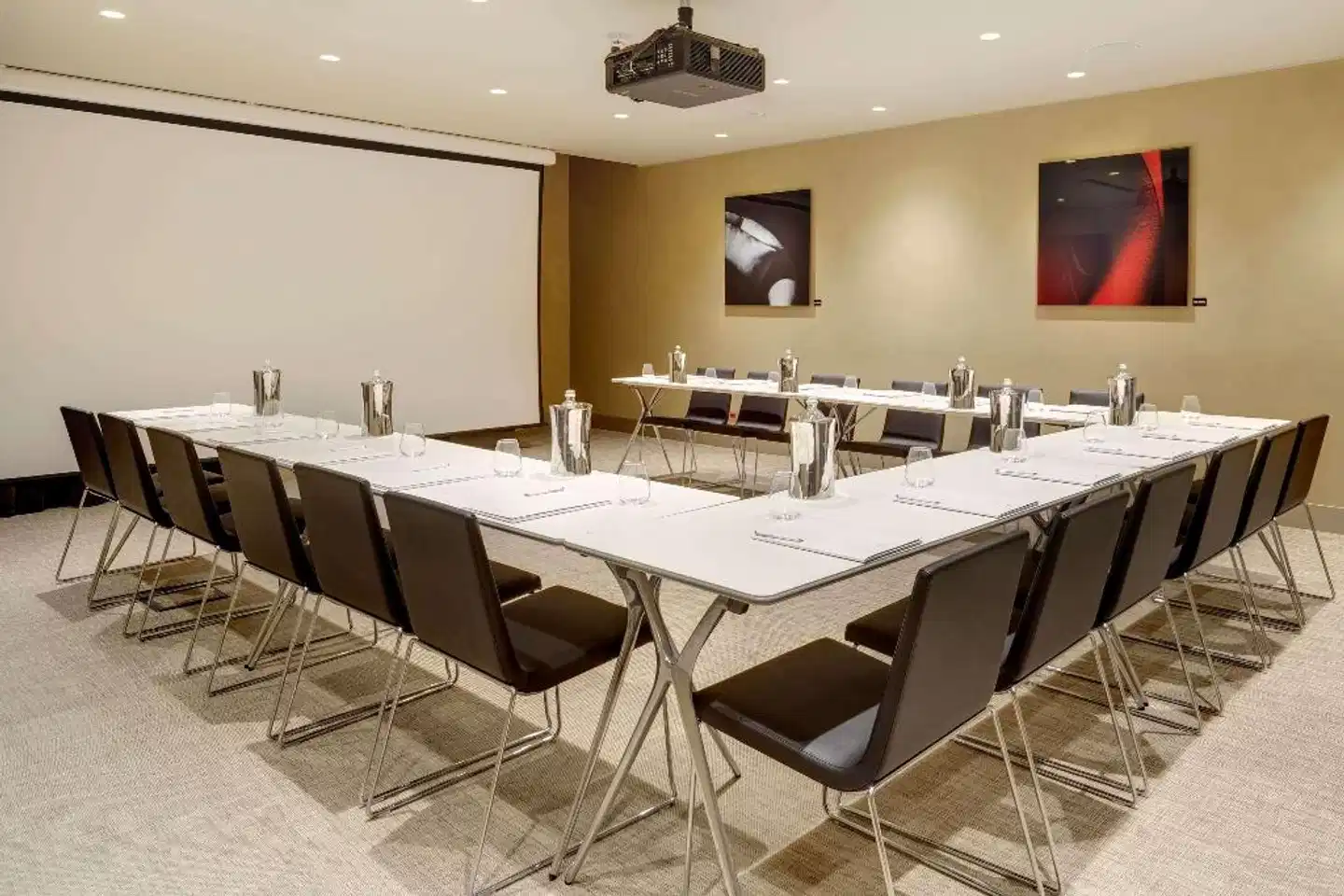 ME Milan Il Duca Konferenz