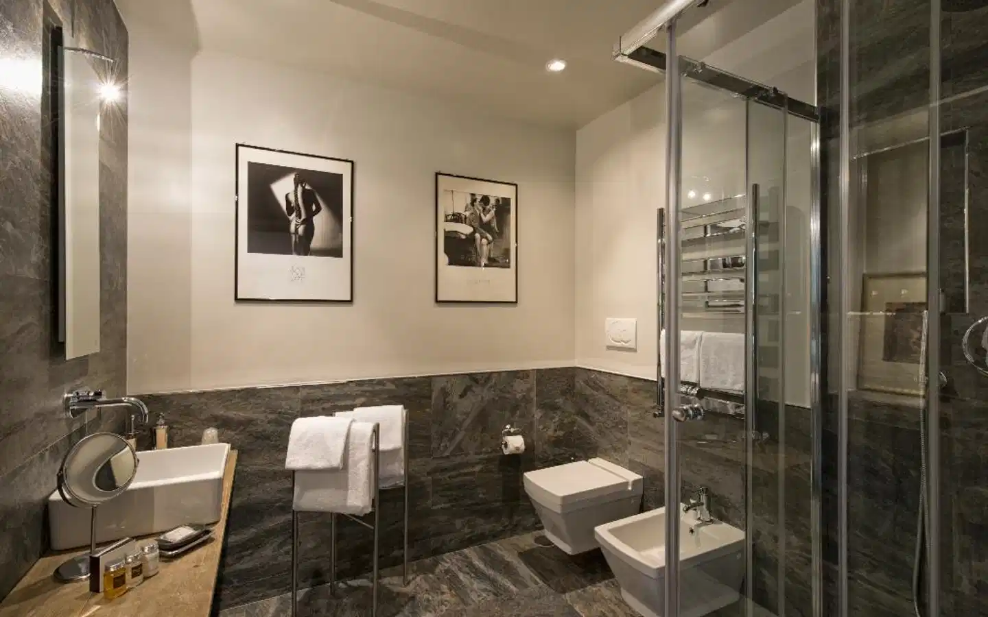 The Independent Suites Badezimmer