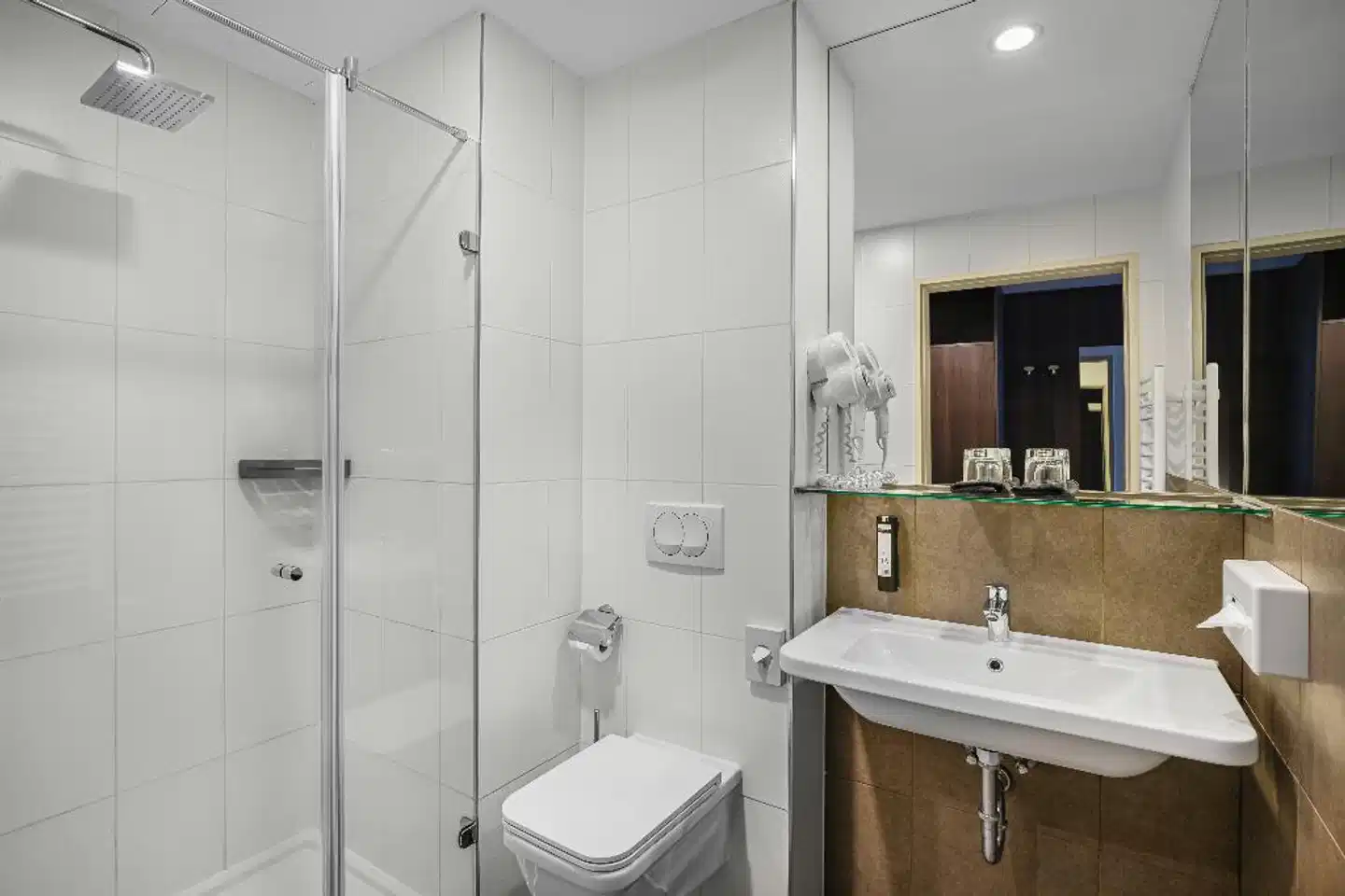 12 Revay Hotel Badezimmer