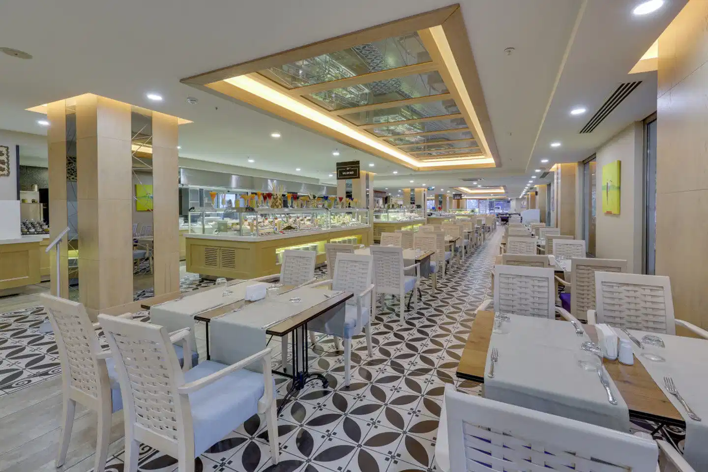 Ramada Hotel & Suites by Wyndham Kusadasi Bar