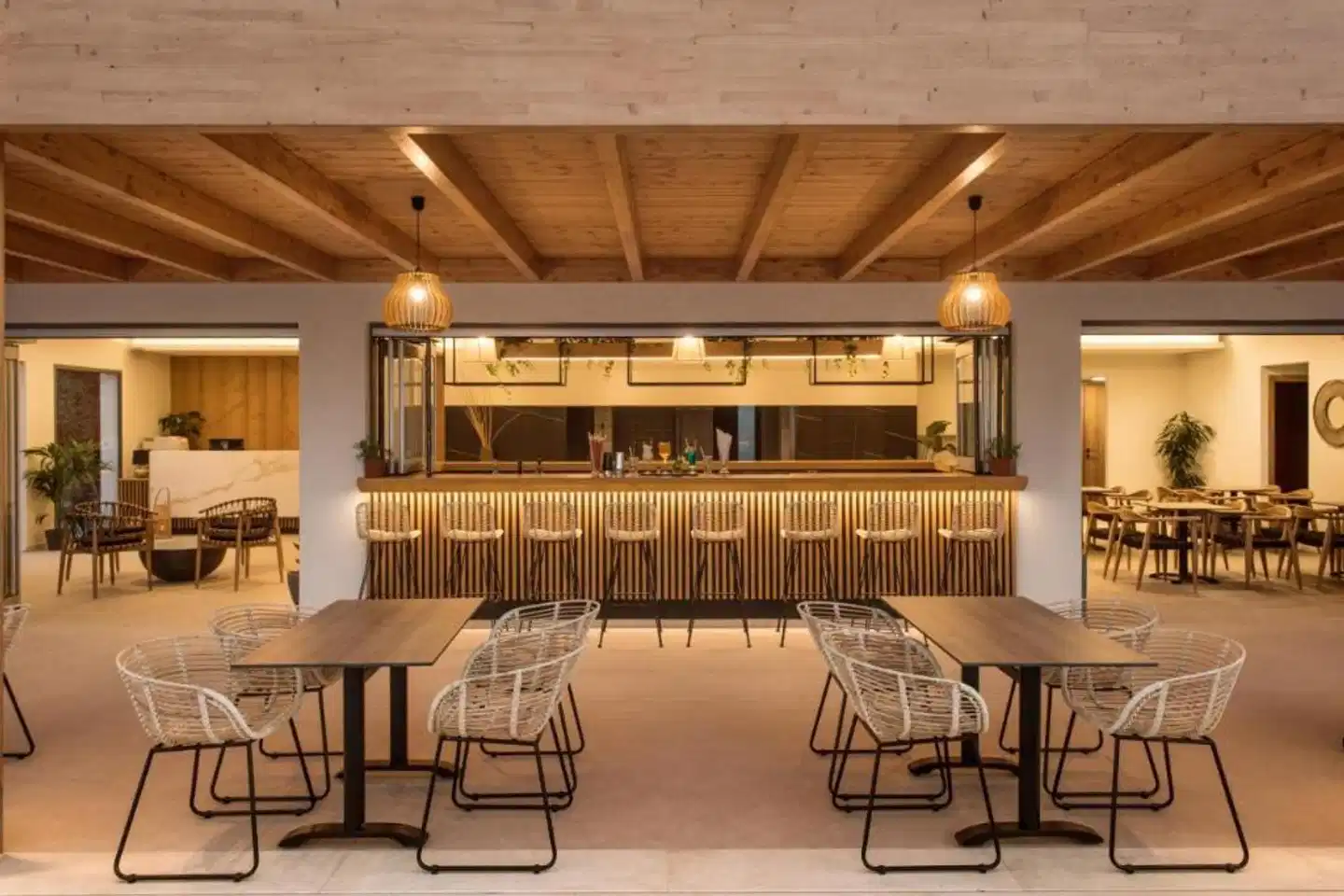 Malena Hotel & Suites Bar