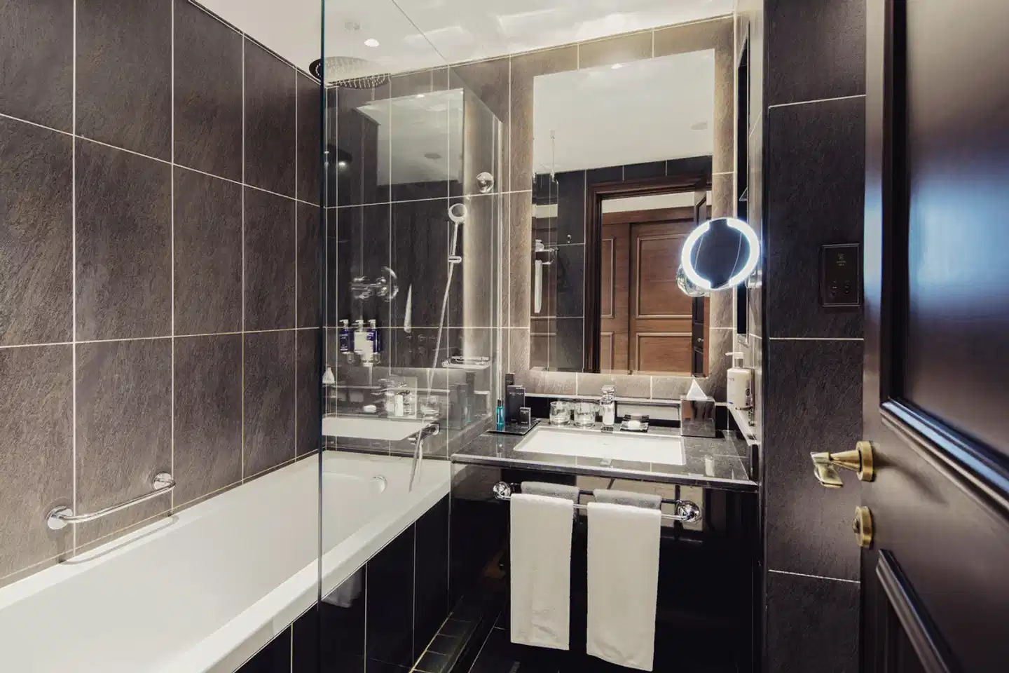 DUKES The Palm Dubai Hotel BATHROOM