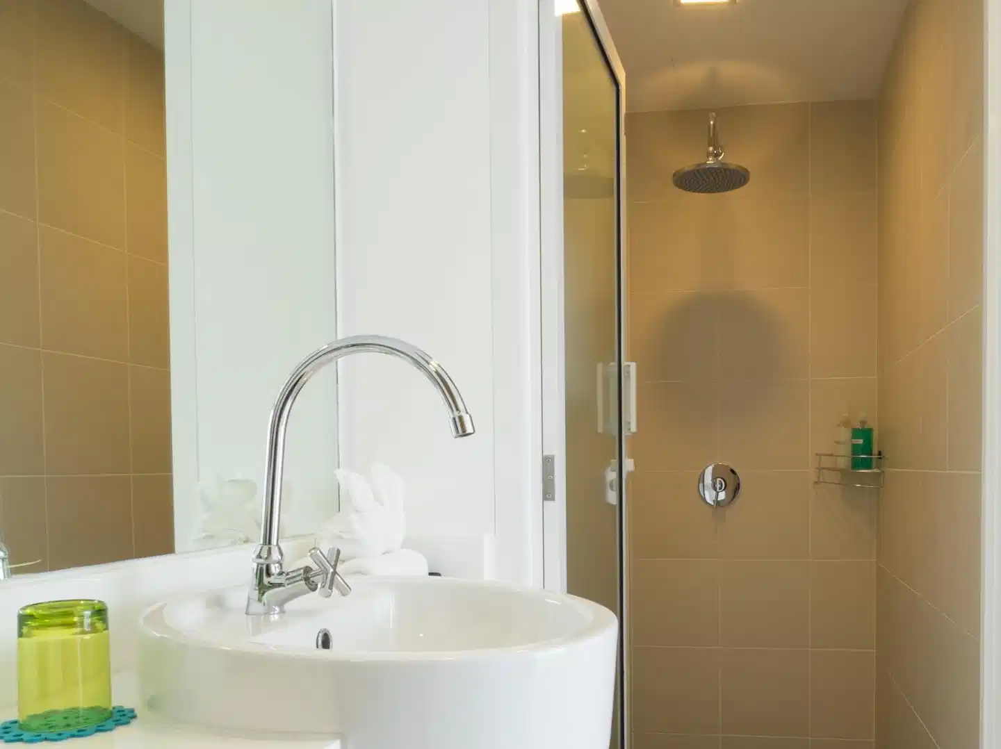 Modern Thai Suites Badezimmer