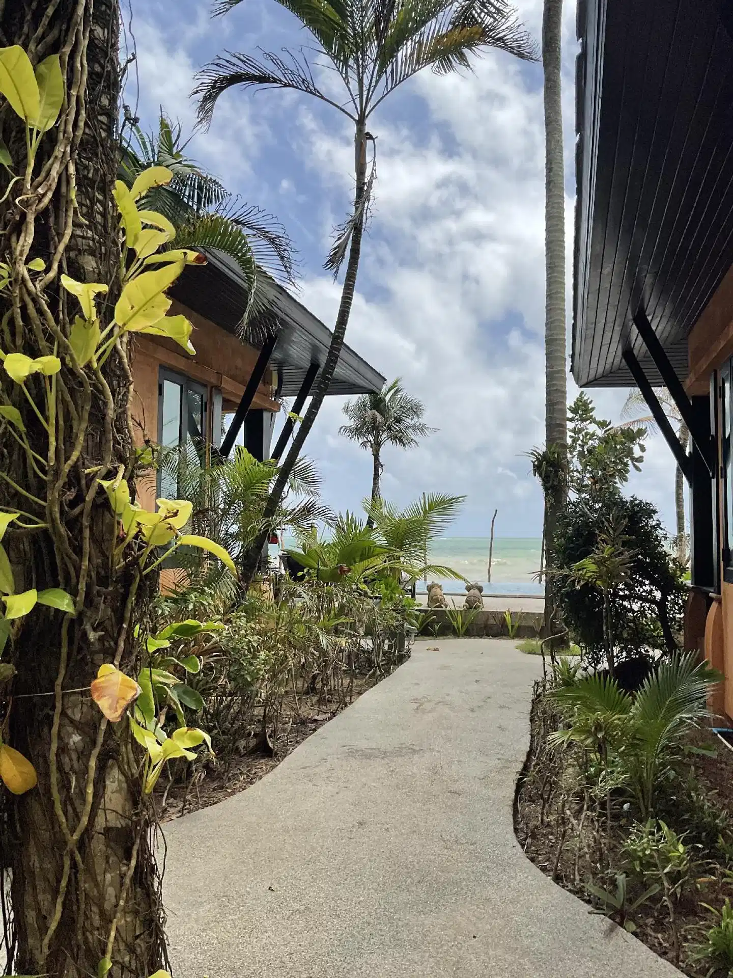 The Shambhala Khaolak Resort (SHA Extra Plus) Strand