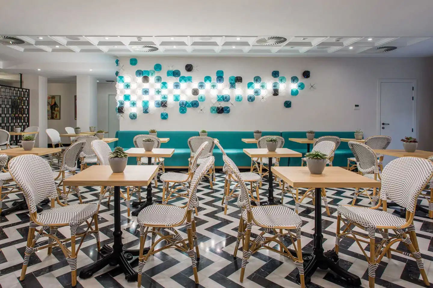 Room Mate Valeria Bar