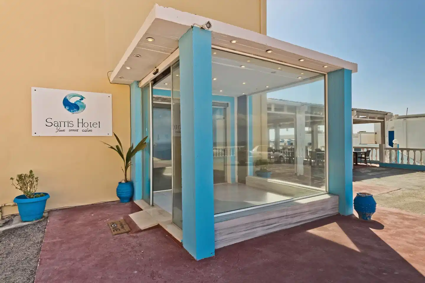 Sarris Hotel Aussenansicht