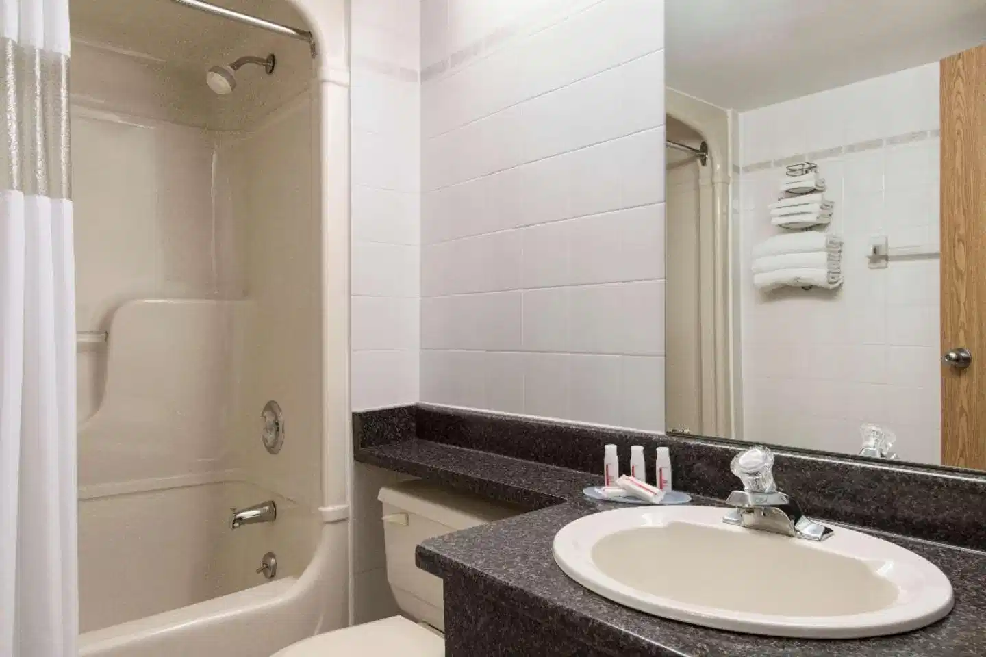 Days Inn by Wyndham Niagara Falls Near The Falls Badezimmer