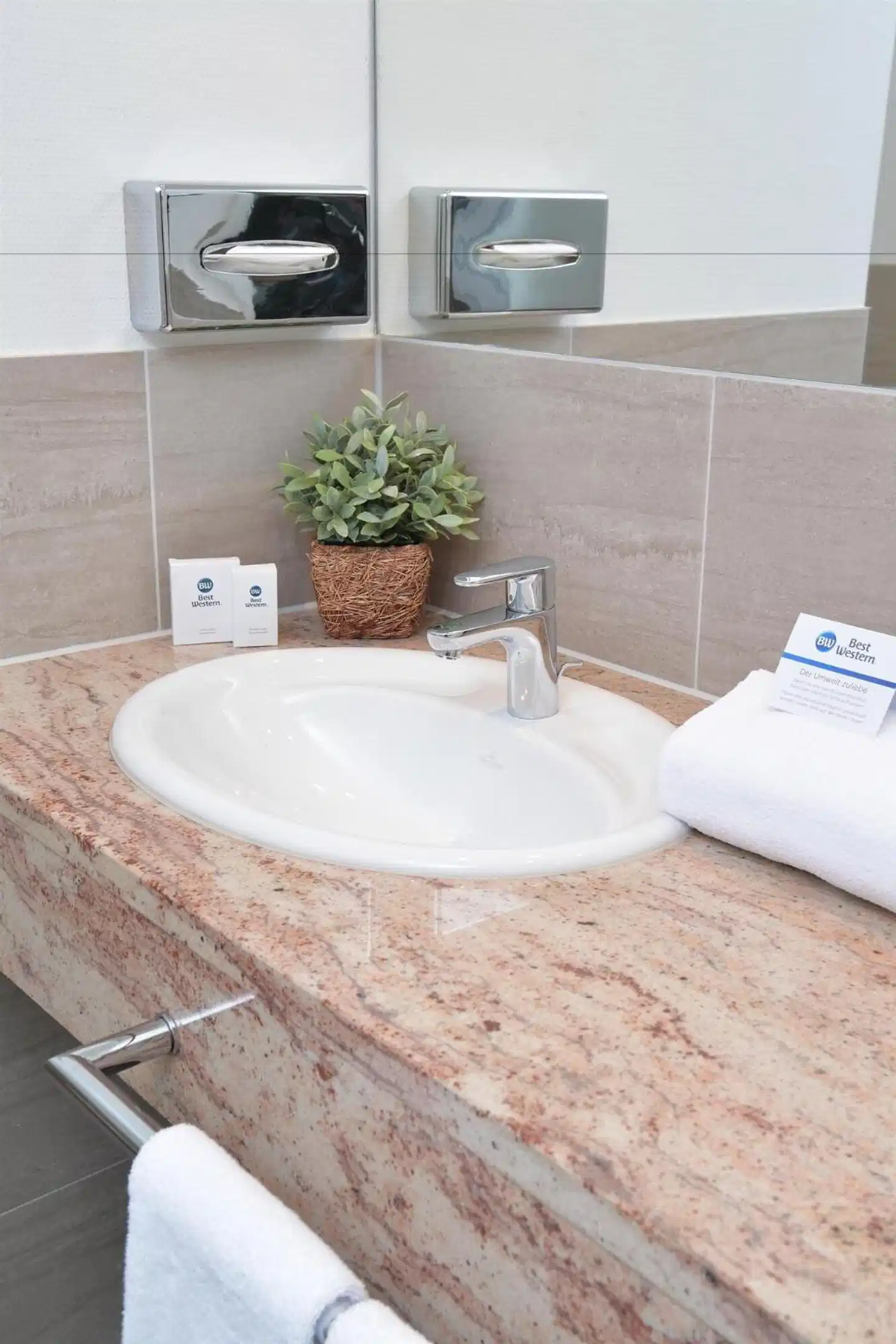 Best Western Queens Pforzheim-Niefern Badezimmer