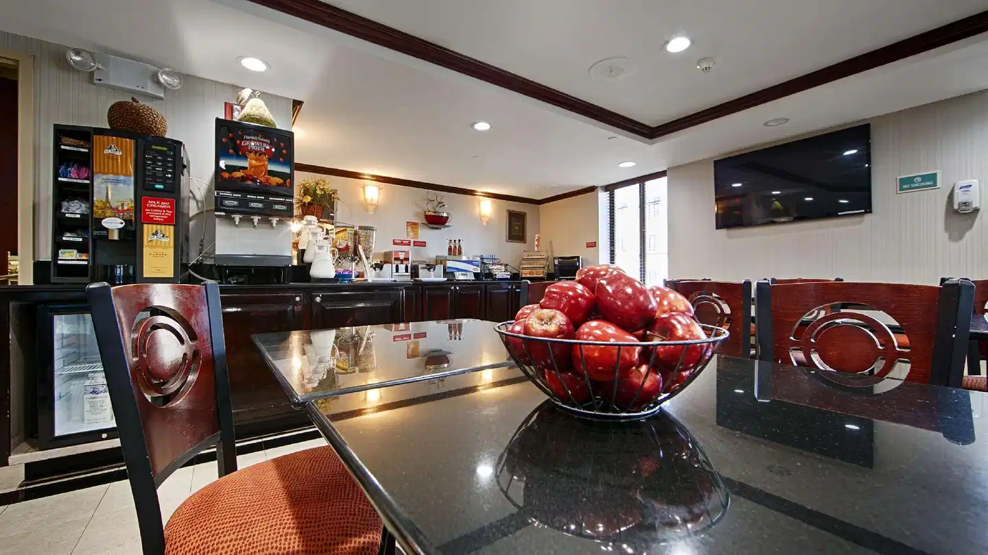 Best Western JFK Airport Bar